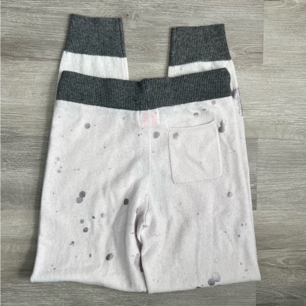 NWT BRODIE CASHMERE Splatter Foil Cashmere Joggers Silver White Pants Knit XS - Picture 8 of 13
